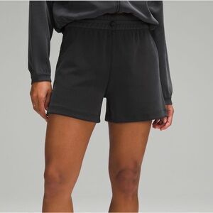 Lululemon Softstreme High-Rise Short 4" Size 4 Black